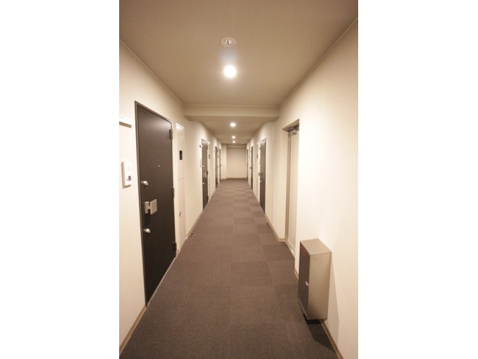 その他
ブラウンを基調とした、高級ホテルを思わせるような内廊下