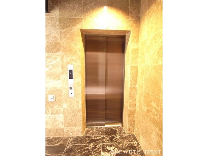 その他画像
中の様子がわかるモニタ付きエレベーター！